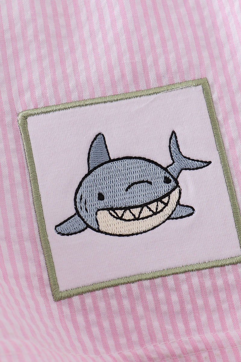 Pink seersucker shark embroidery boy swim trunks