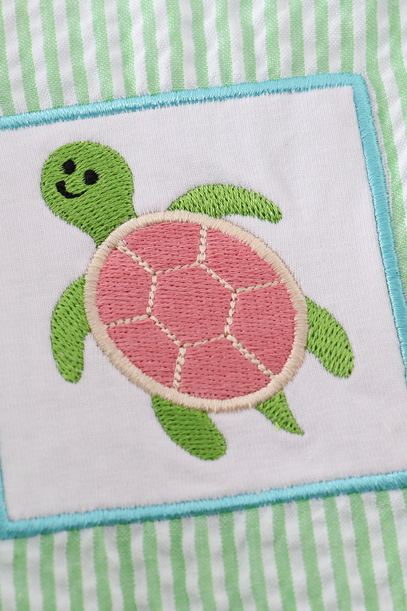 Green seersucker turtle embroidery boy swim trunks