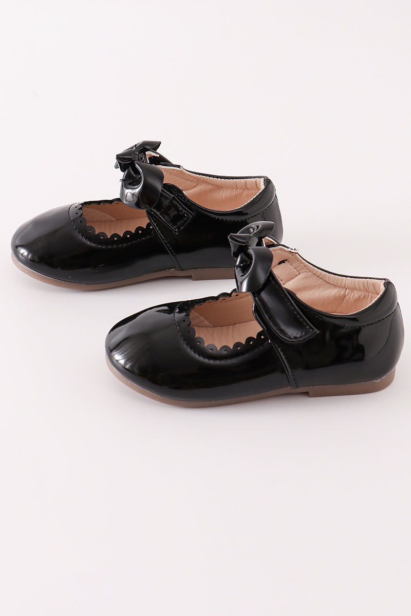 Black bow mary jane shoes