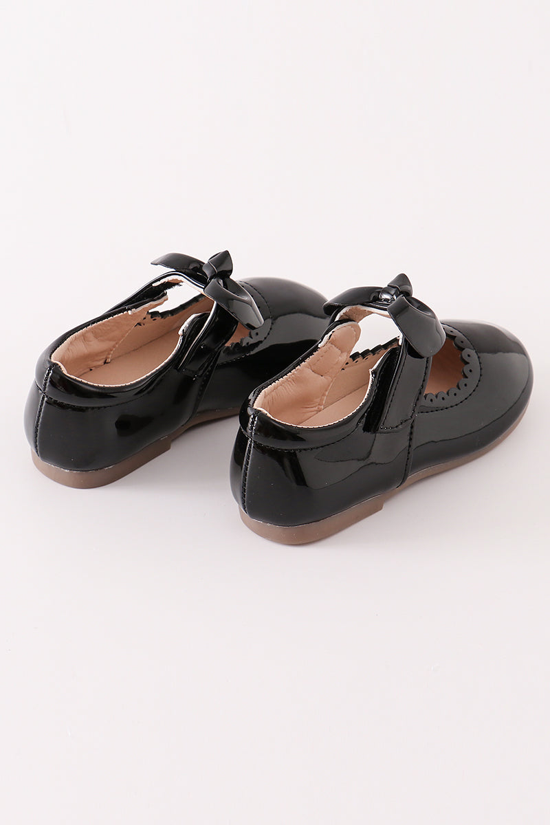 Black bow mary jane shoes