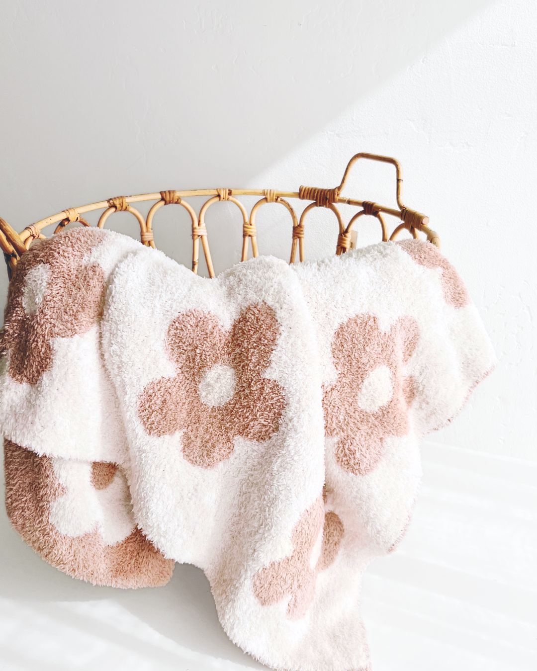 Daisy Fuzzy Blanket | Latte